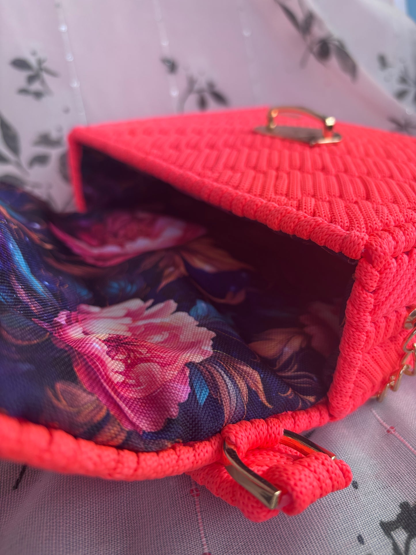 Neon pink